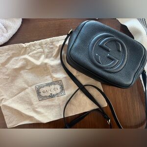 GUCCI Small SoHo Disco Crossbody- black